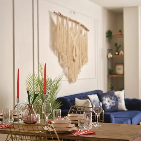 Modern & Pretty Apartment
