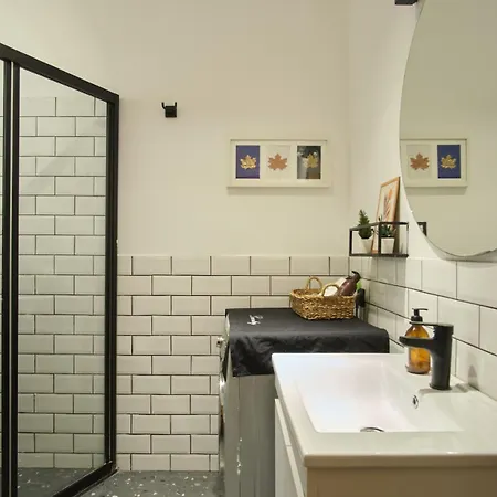 Modern & Pretty Apartment